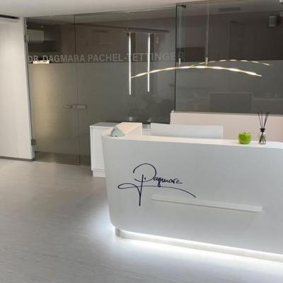 Die Rezeption der Zahnarztpraxis Dr. Dagmara Pachel-Tettinger – zahnvisite.at