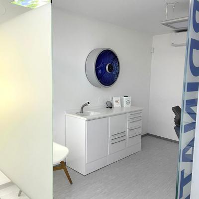 Ein Behandlungsraum in der Zahnarztpraxis Dr. Dagmara Pachel-Tettinger,  Ansicht 5